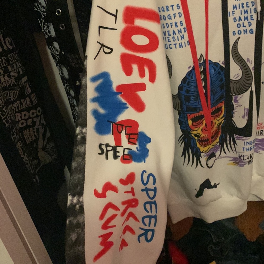 VLONE Graffiti Hip Hop Pullover Hoodie - Picture 9 of 13